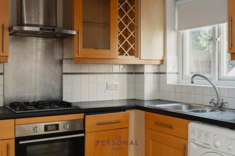 St Georges Court, Epsom photo 5