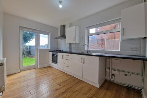 Kendal Rise, Claregate, Wolverhampton, WV6 photo 4
