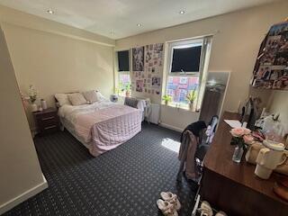 Hessle Mount, Hyde Park, Leeds photo 3