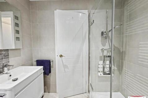 SHOWER ROOM/WC