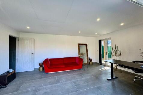 WhatsApp Image 2025-09-25 at 15.07.22 (8).jpeg