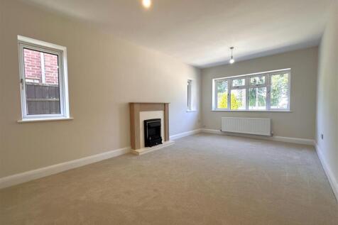 Dual-Aspect Living Room 526