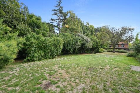 RCTEC- 7 marlborough- communal green 4.jpg