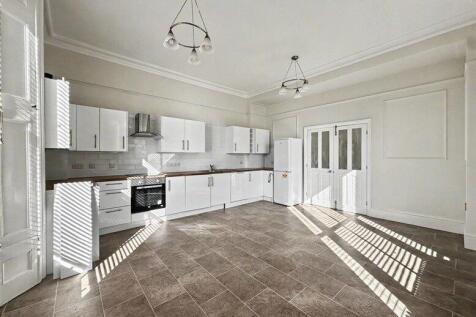 Highfield House, Queensway, Hemel Hempstead, HP2 photo 3