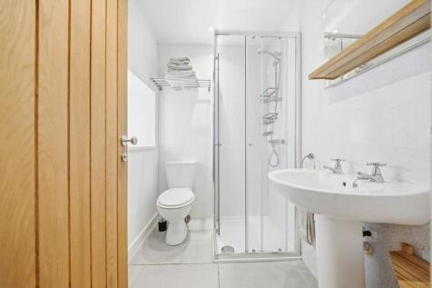 06-bathroom.jpg