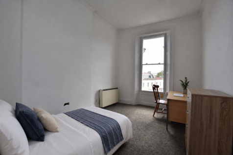 BEDROOM 9