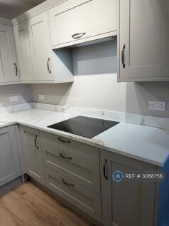 Stonegate Road, Leeds, LS17 photo 4