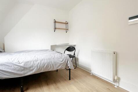Bedroom 5 (2).JPG