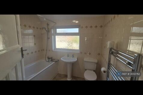 Upstairs Bathroom 