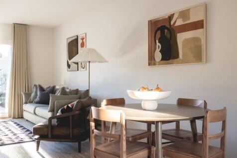 Lounge &amp; Dining 