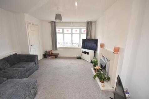 Kestrel Close, Saughall Massie photo 3