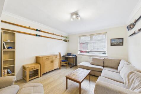 CAM02545G0-PR0579-STILL009