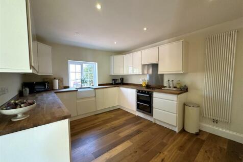 Modern Fitted Kitchen 317