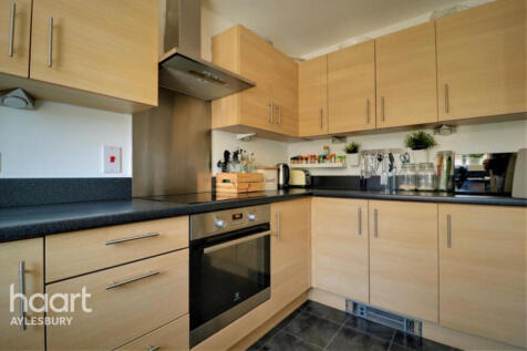 Greensleeves Drive, Aylesbury photo 4
