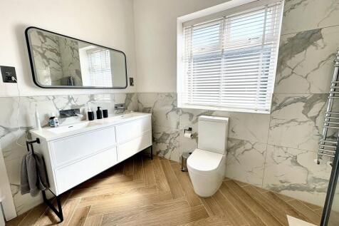 Master Bedroom En-suite