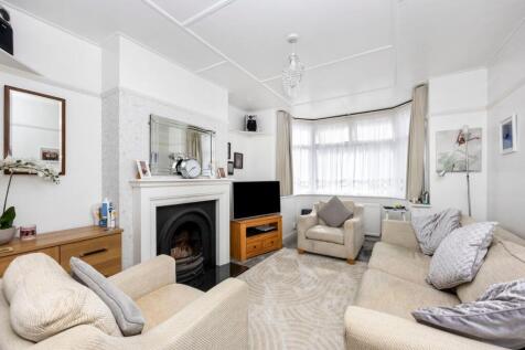 Fairway Crescent 37 LOUNGE.jpeg