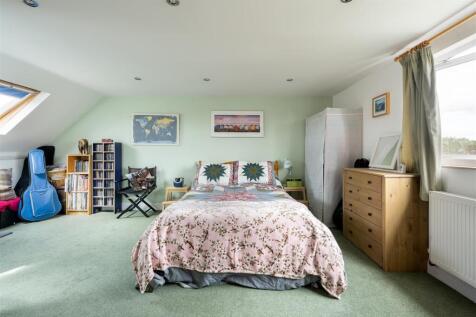 Whitehall Gardens, E4