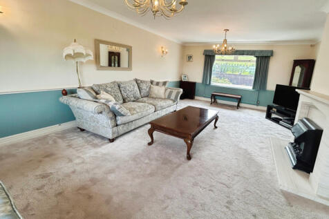 Modern Detached 4 Bedroom Property