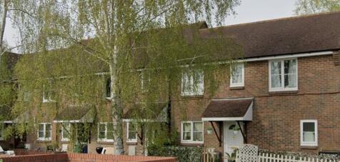 2-bed semi-detached on Old Farm Close, Haywards Heath, West Sussex, £858/mo