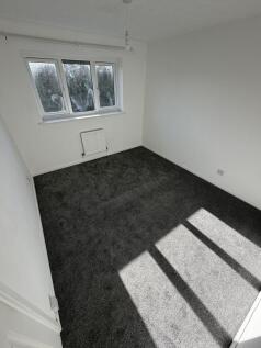 The Oval, Oldbrook, Milton Keynes photo 5