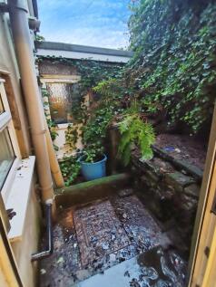 fe79a08a-WhatsApp 20