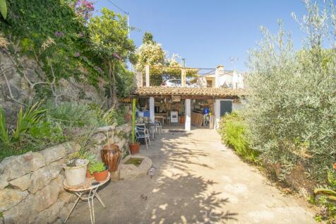 TRADITIONAL VILLAGE HOUSE FOR SALE IN POLLENSA 