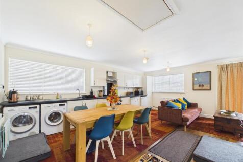 Open plan Kitchen/Living/Dining Area