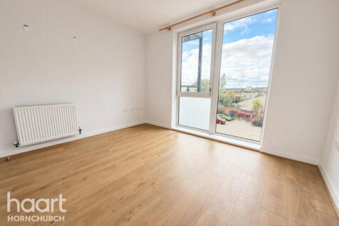 Ashflower Drive, ROMFORD photo 4
