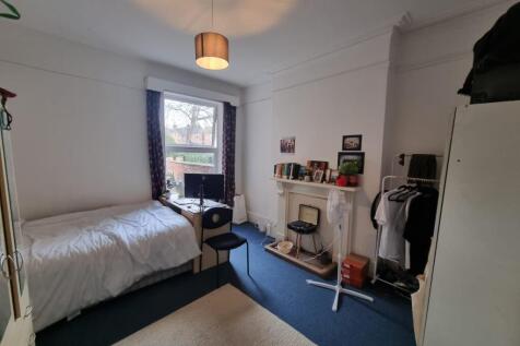 13 St Mary's Crescent photo 4