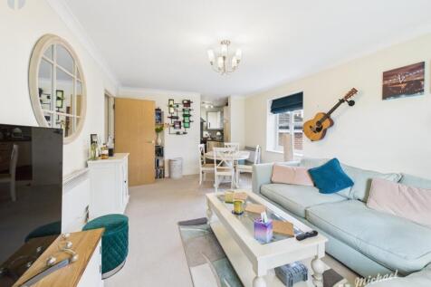 CAM03852G0-PR0209-STILL004