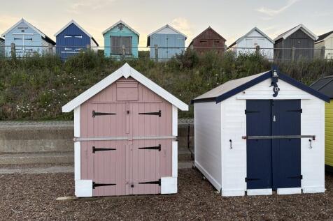 Hut font shot