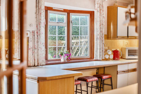 1384393-8-6939a0a...