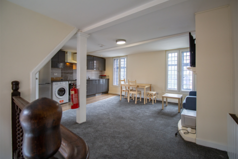 Lounge / Kitchen