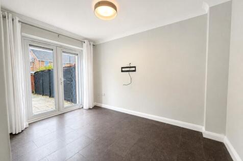 3 Trafalgar Place photo 4