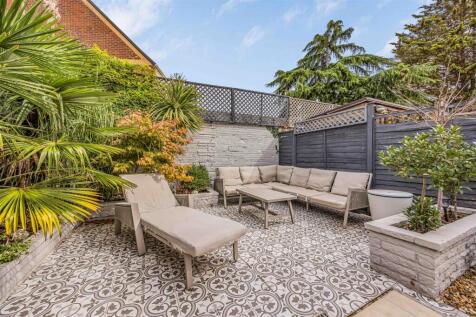 3 Hartley Road, Hilsea-Small-PorticoMarketing-Sold