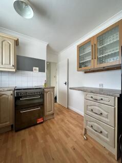 Green Close, Dewsbury, WF13 photo 4