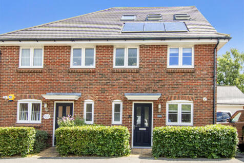 3 Bedroom Semi Detached House - Crawley Down