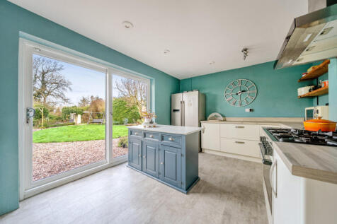 -693004470d0c5-l-1384861-11-692f15612573d