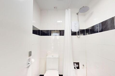 Bathroom 1 - Angl...