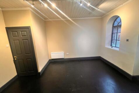 Retail Property (high street) to rent Image 4