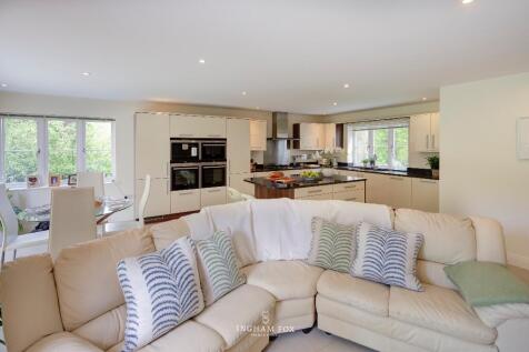 Kitchen/dining/famil