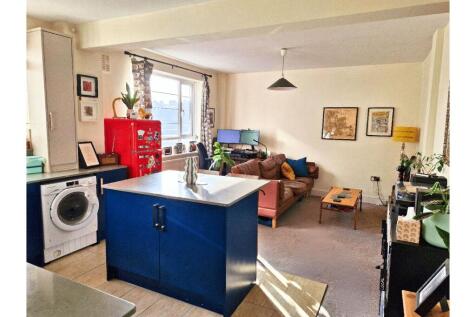 Lounge / Kitchen