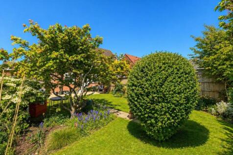 26 Howmead - Garden2.jpeg