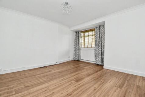 Lounge/Dining Area