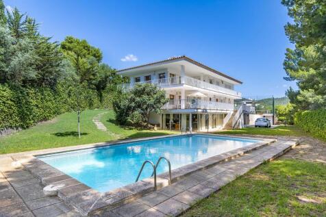 Large villa with pool and tennis court in Son Vida