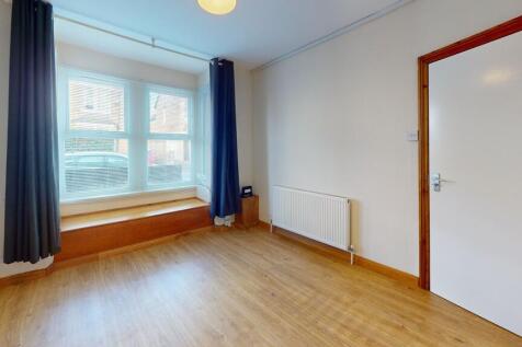 Bedroom 1 - Angle...