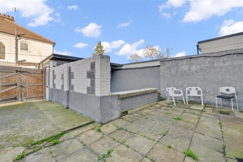 Daniels_Norbreck Gardens, Hanger Lane, NW10_013 - 