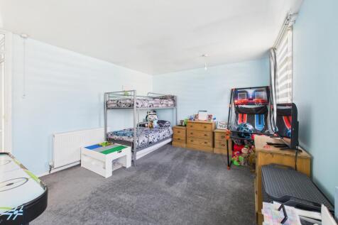 CAM05192G0-PR0180-STILL011