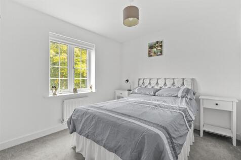 46 Trinity Circle, HP11 1FD-6.jpg