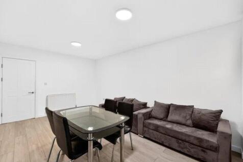 Arras Avenue, Morden, Surrey, SM4 photo 2
